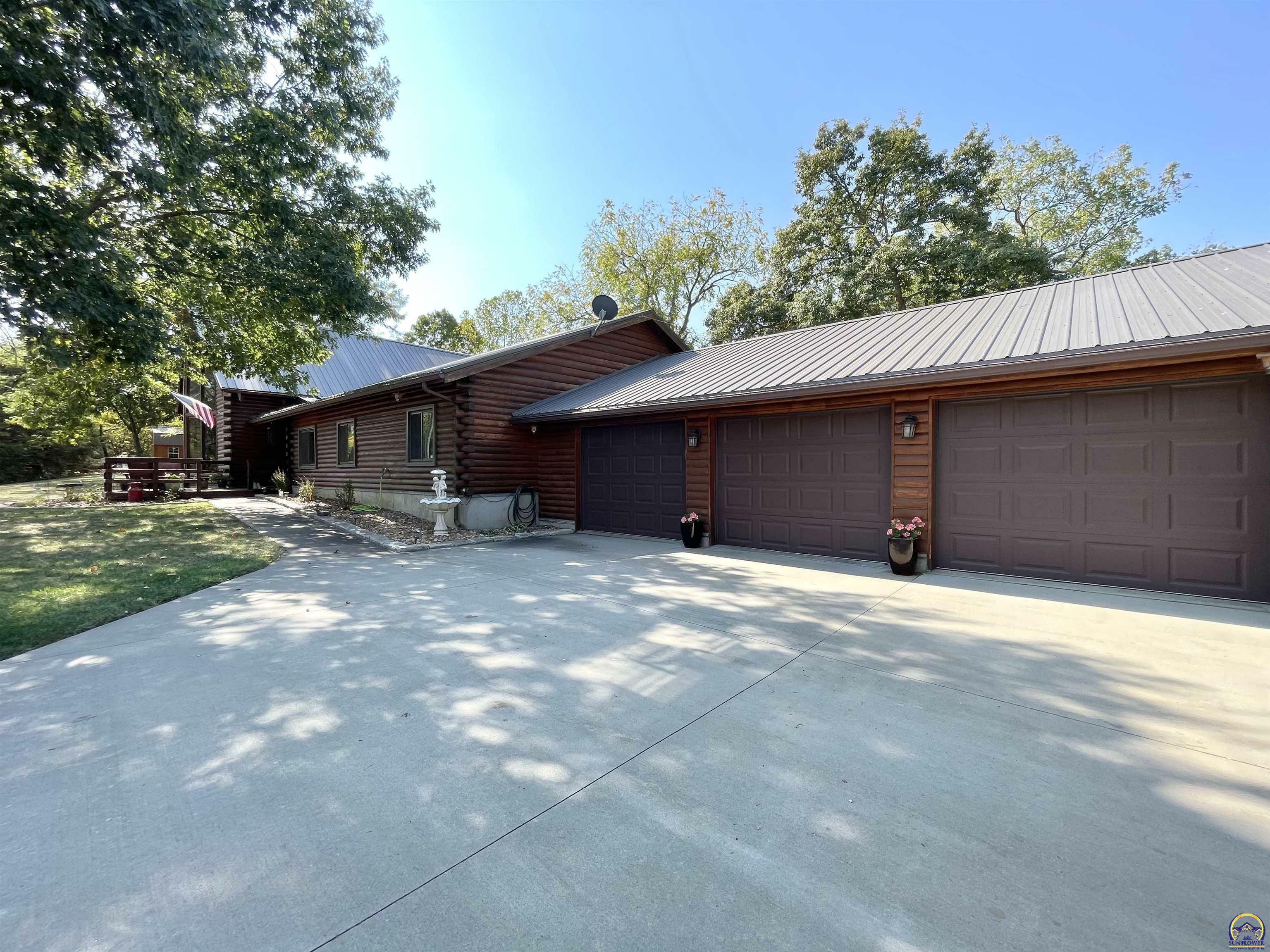 Property Photo:  6921 Lake Ridge Pkwy  KS 66070 