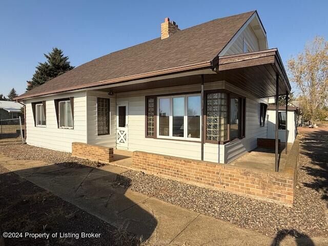 Property Photo:  405 Main Avenue  ND 58650 