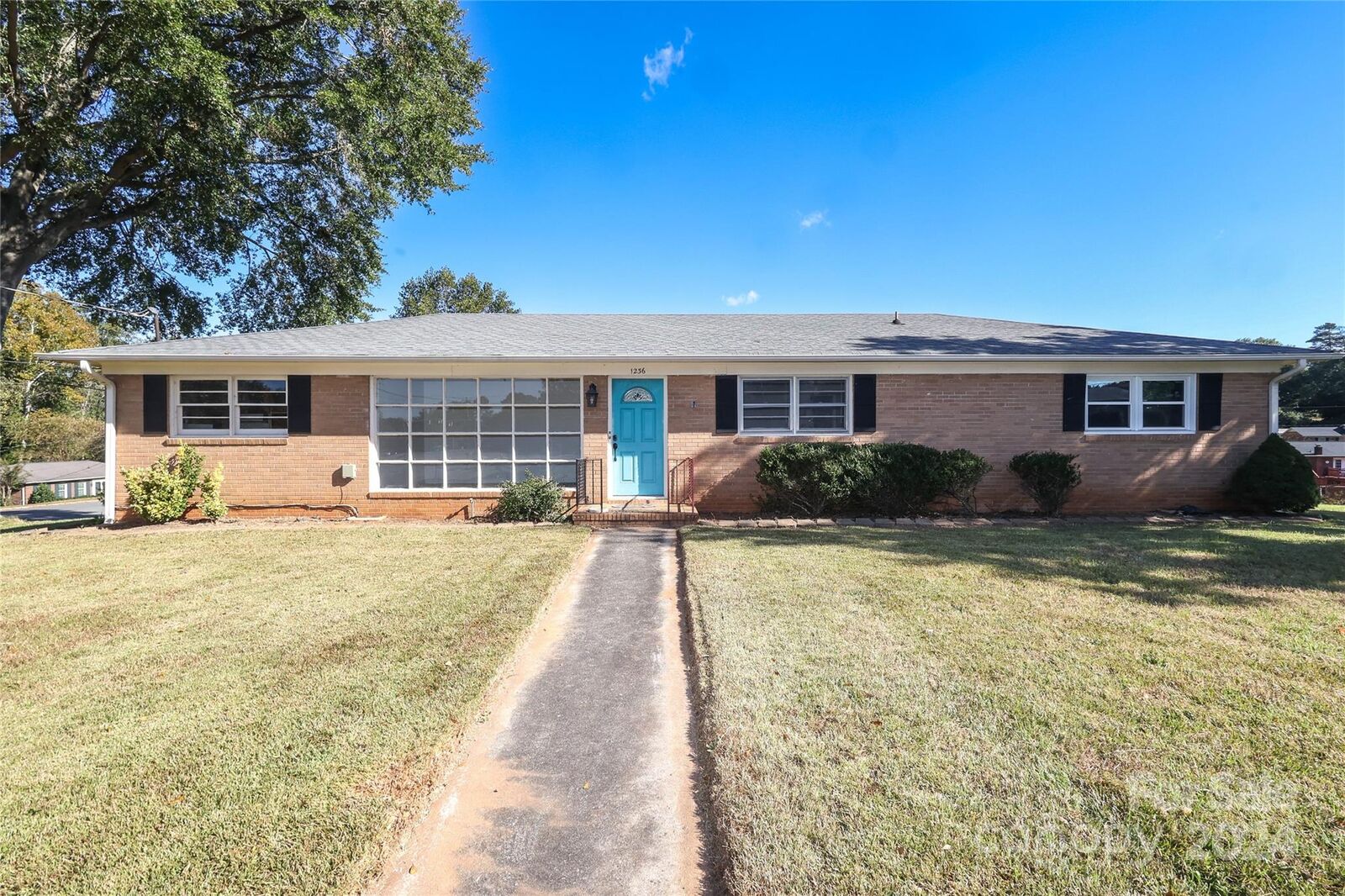 Property Photo:  1236 Landsdowne Drive  NC 28054 