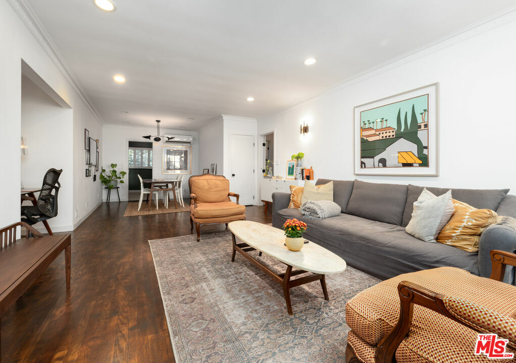 Property Photo:  1615  N Laurel Ave 112  CA 90046 