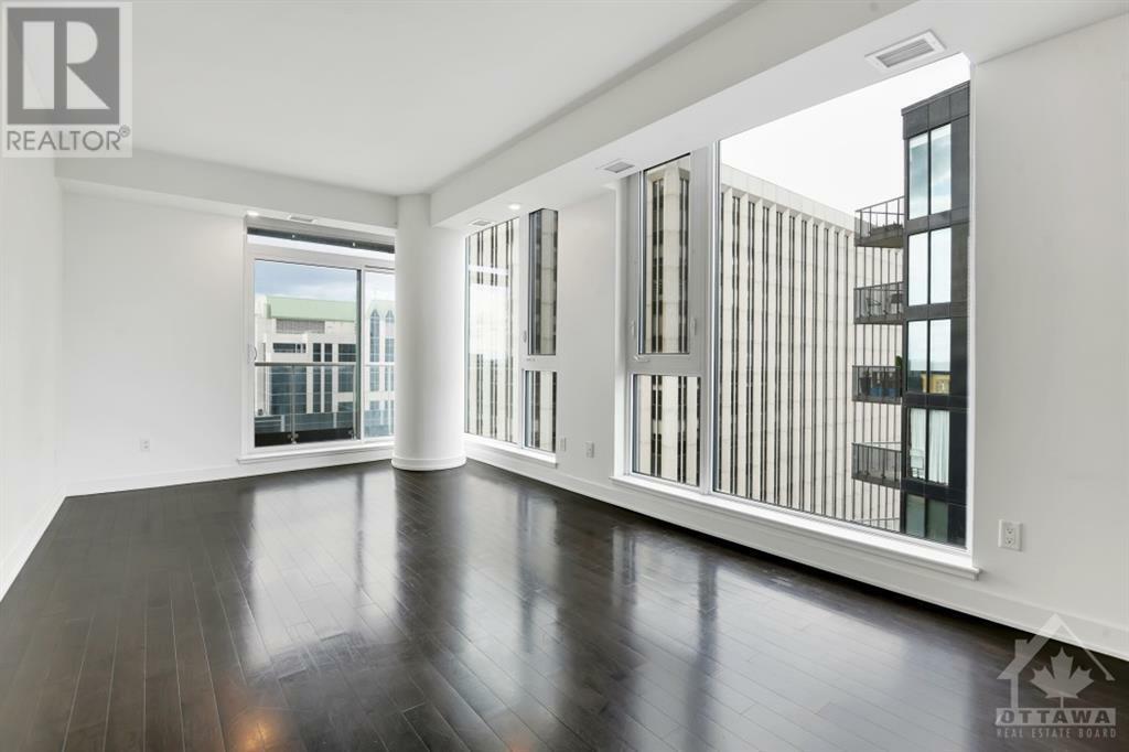 Property Photo:  179 Metcalfe Street 2504  ON K2P 0W1 