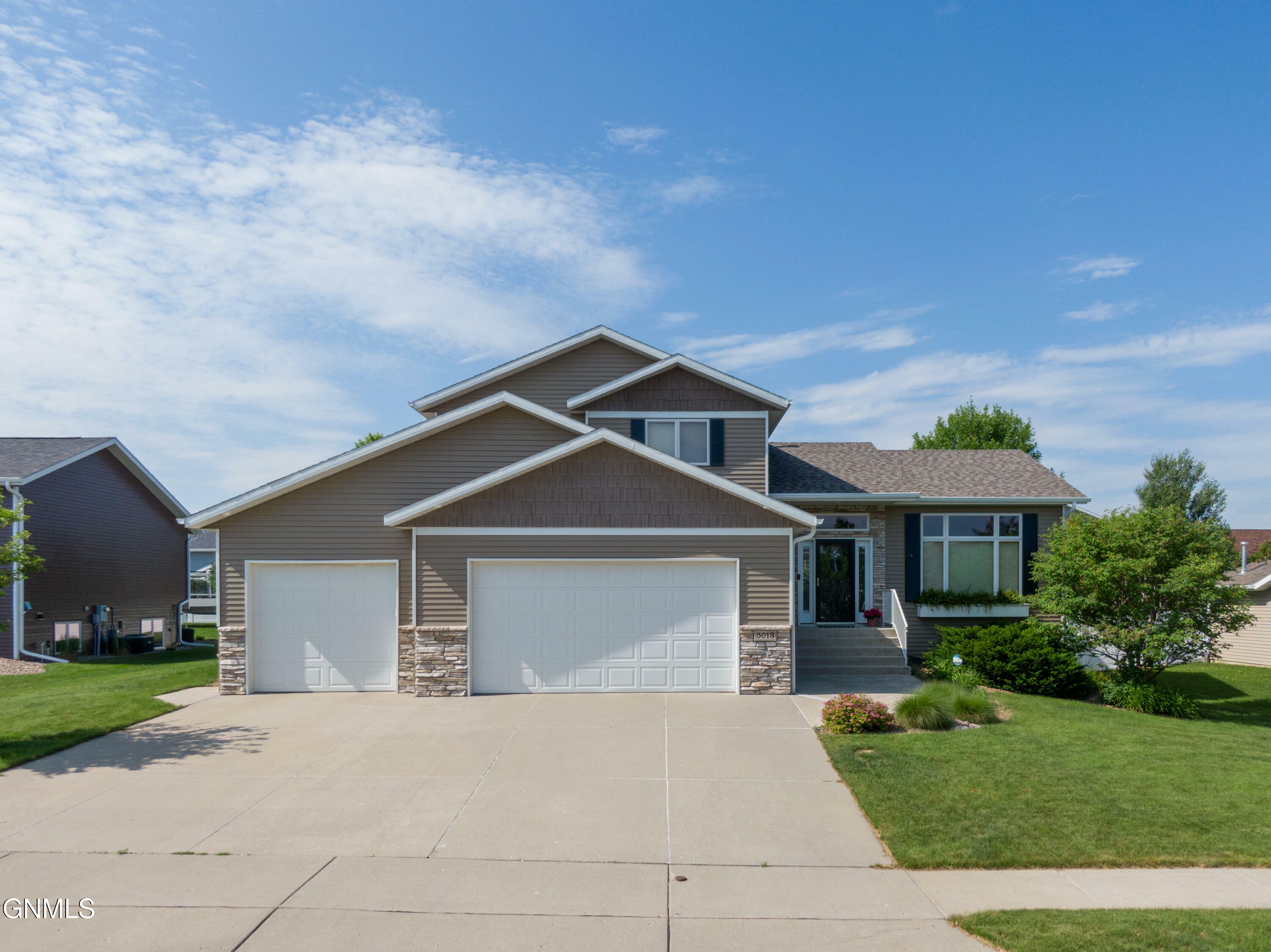 Property Photo:  5013 Driftwood Lane  ND 58503 