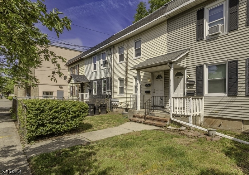 Property Photo:  812 E Hazelwood Ave  NJ 07065 