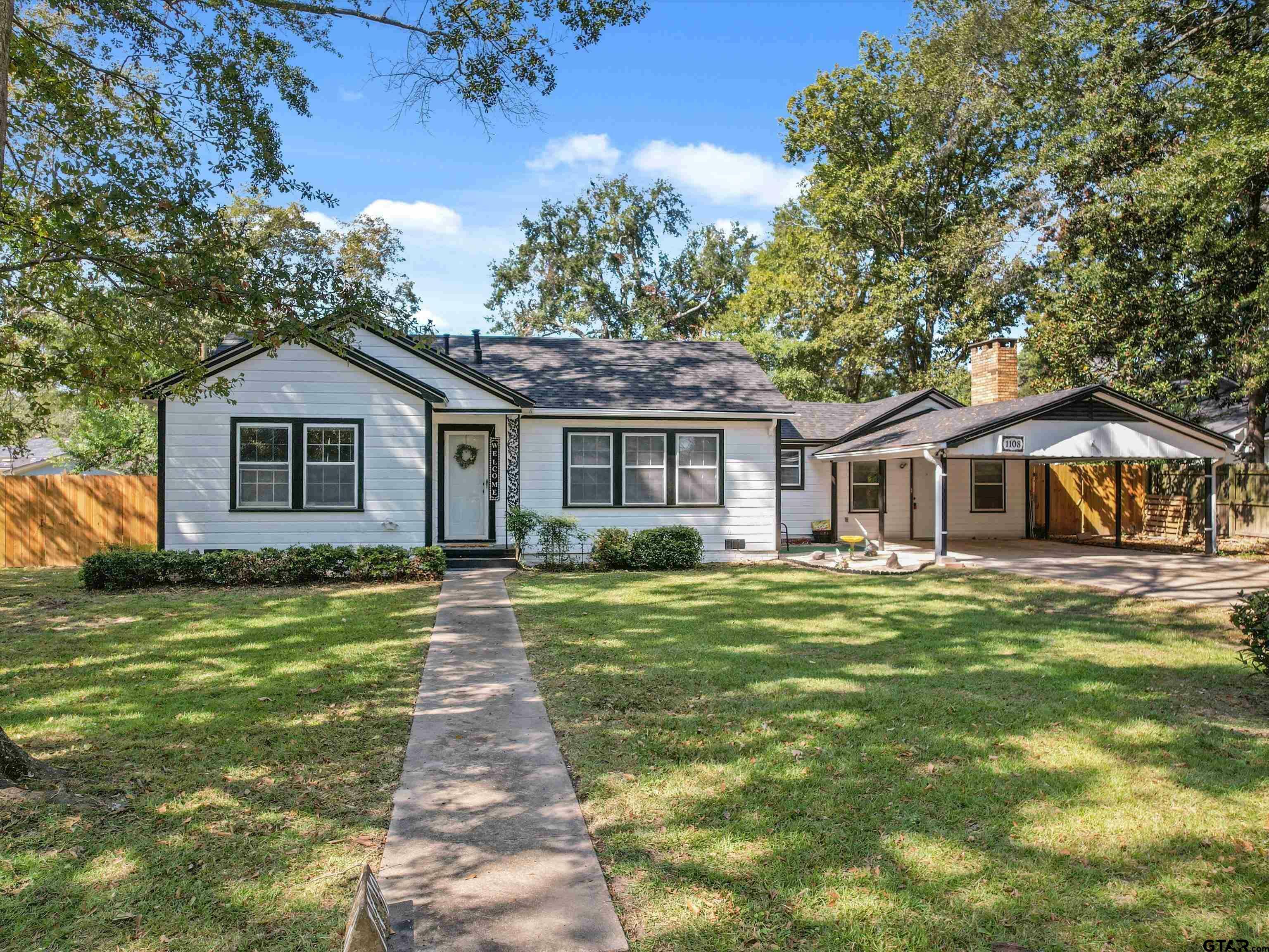 Property Photo:  1108 Mitchell St  TX 75644 