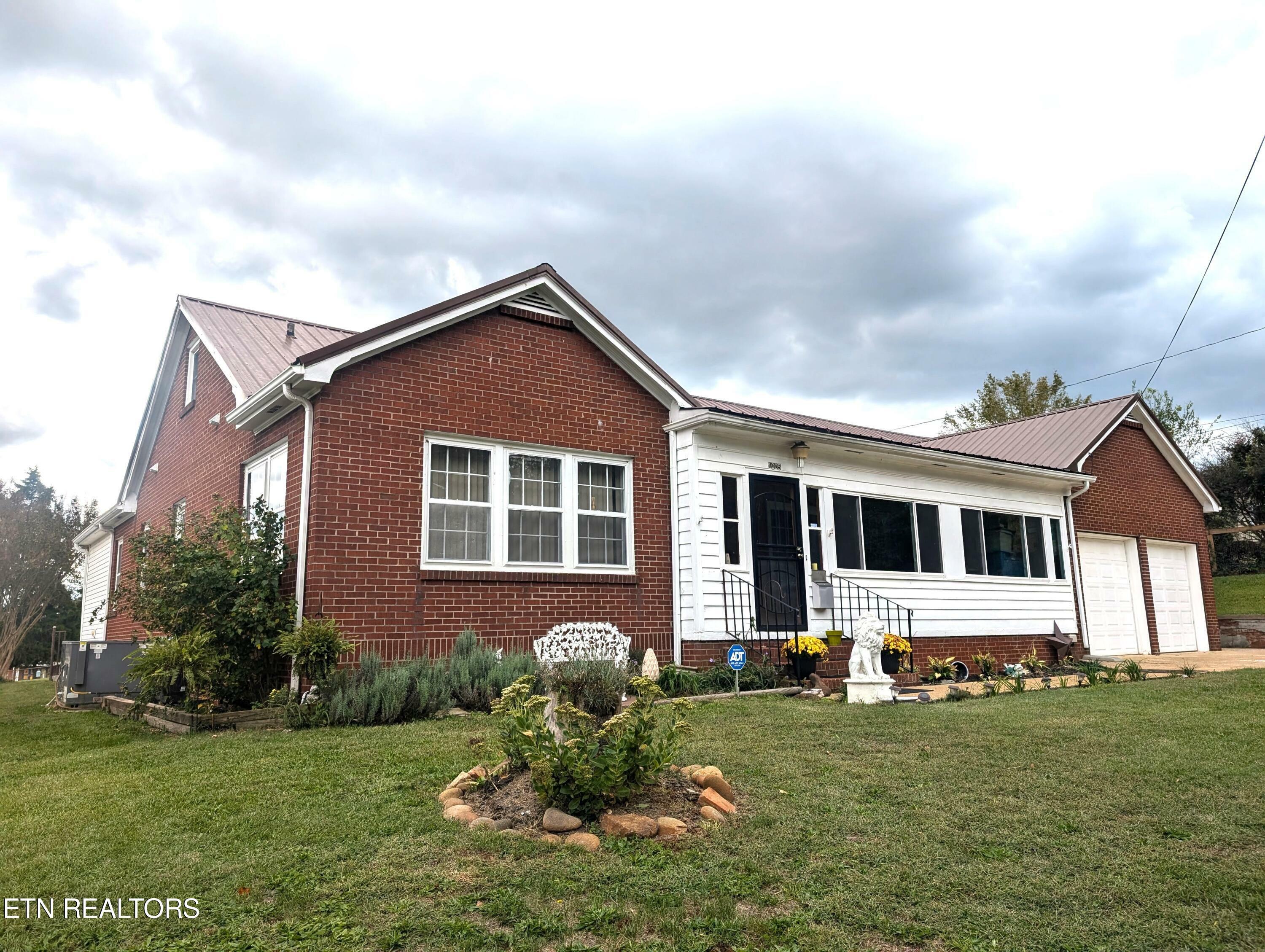 Property Photo:  1005 Monroe St  TN 37874 