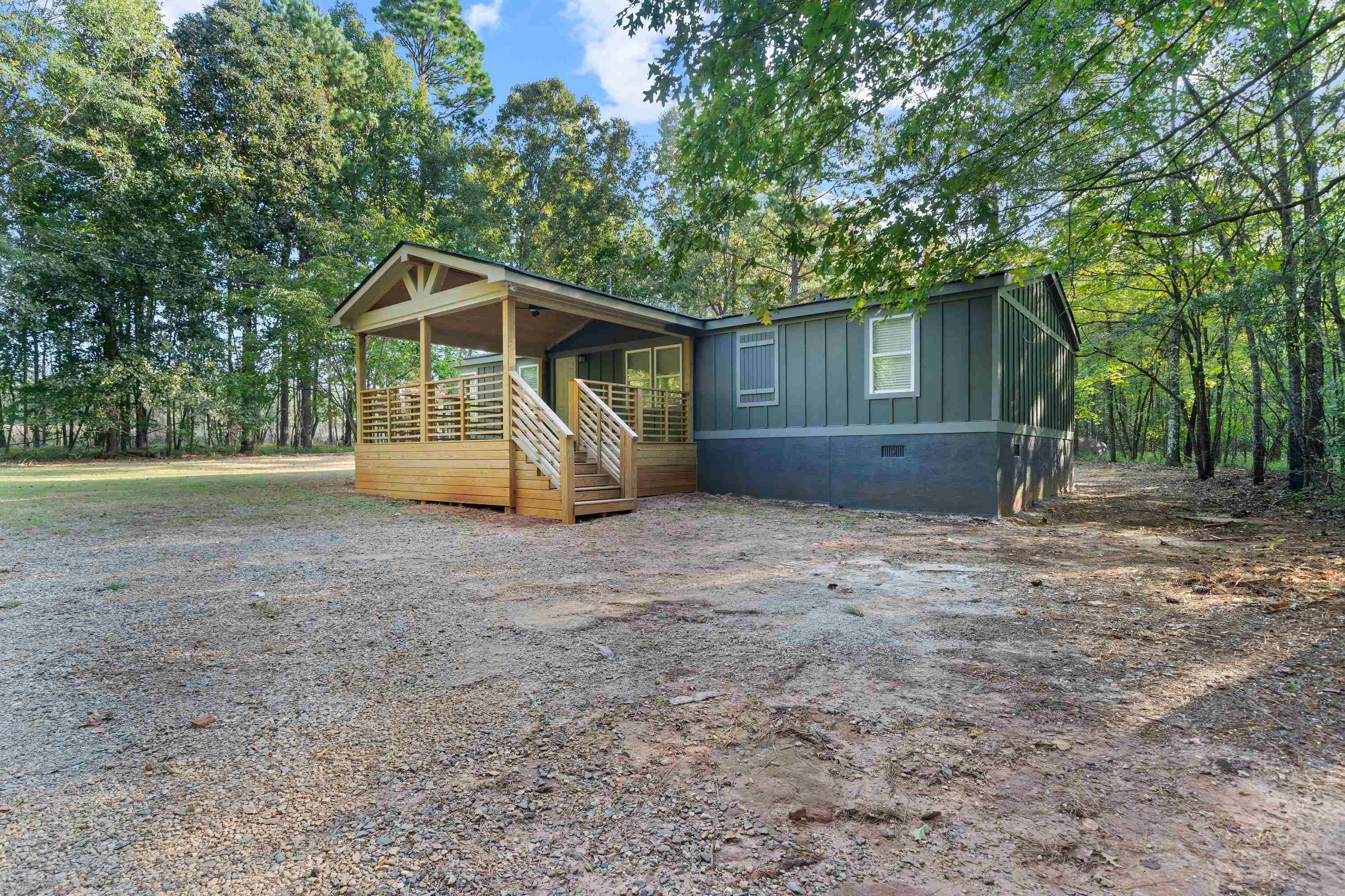 Property Photo:  201 Jamesway Drive  GA 31087 