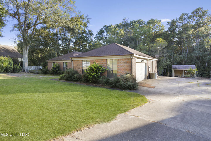 Property Photo: 1917 Shady Point Circle MS 39553