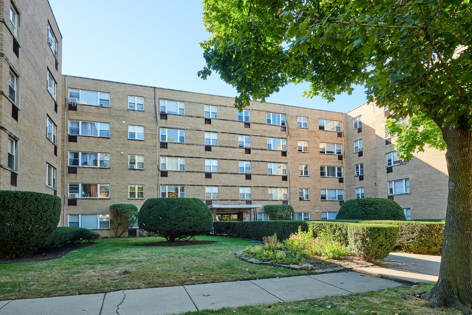 2115 W Farwell Avenue 405  Chicago IL 60645 photo