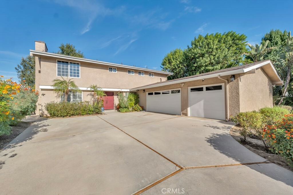 Property Photo:  24331 Clipstone Street  CA 91367 