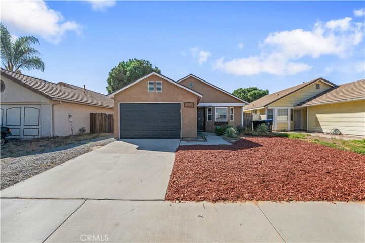 Property Photo:  1019 Ivy Street  CA 92545 