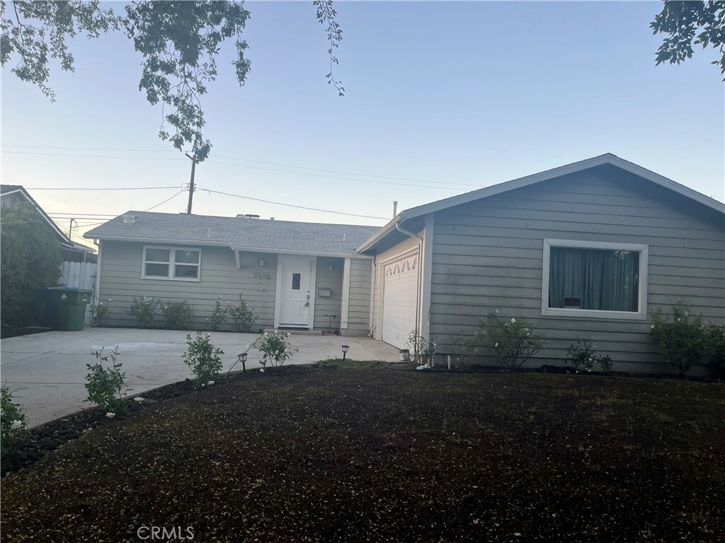 Property Photo:  23921 Sylvan Street  CA 91367 