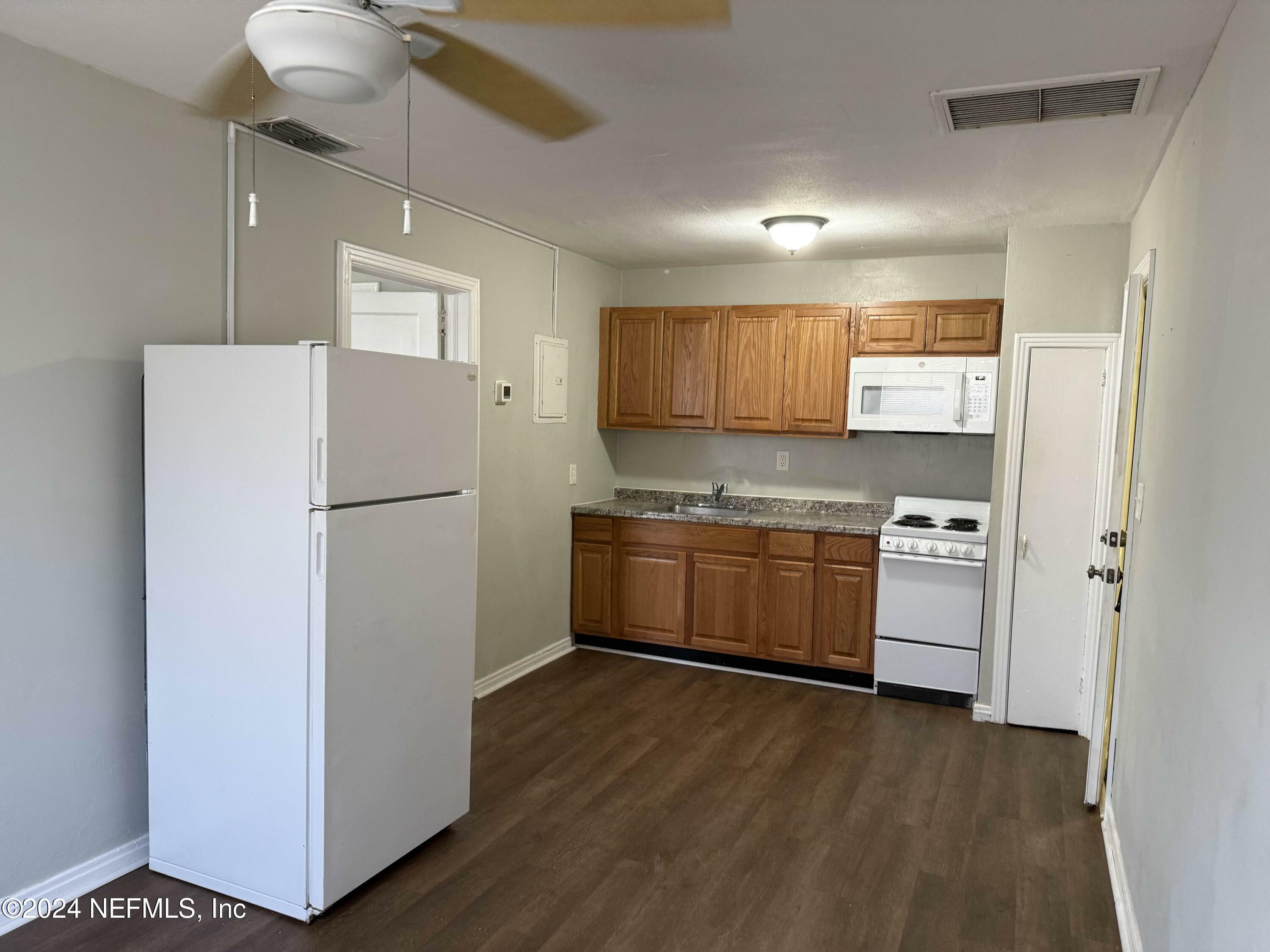 Property Photo:  2153 Post Street 7  FL 32204 