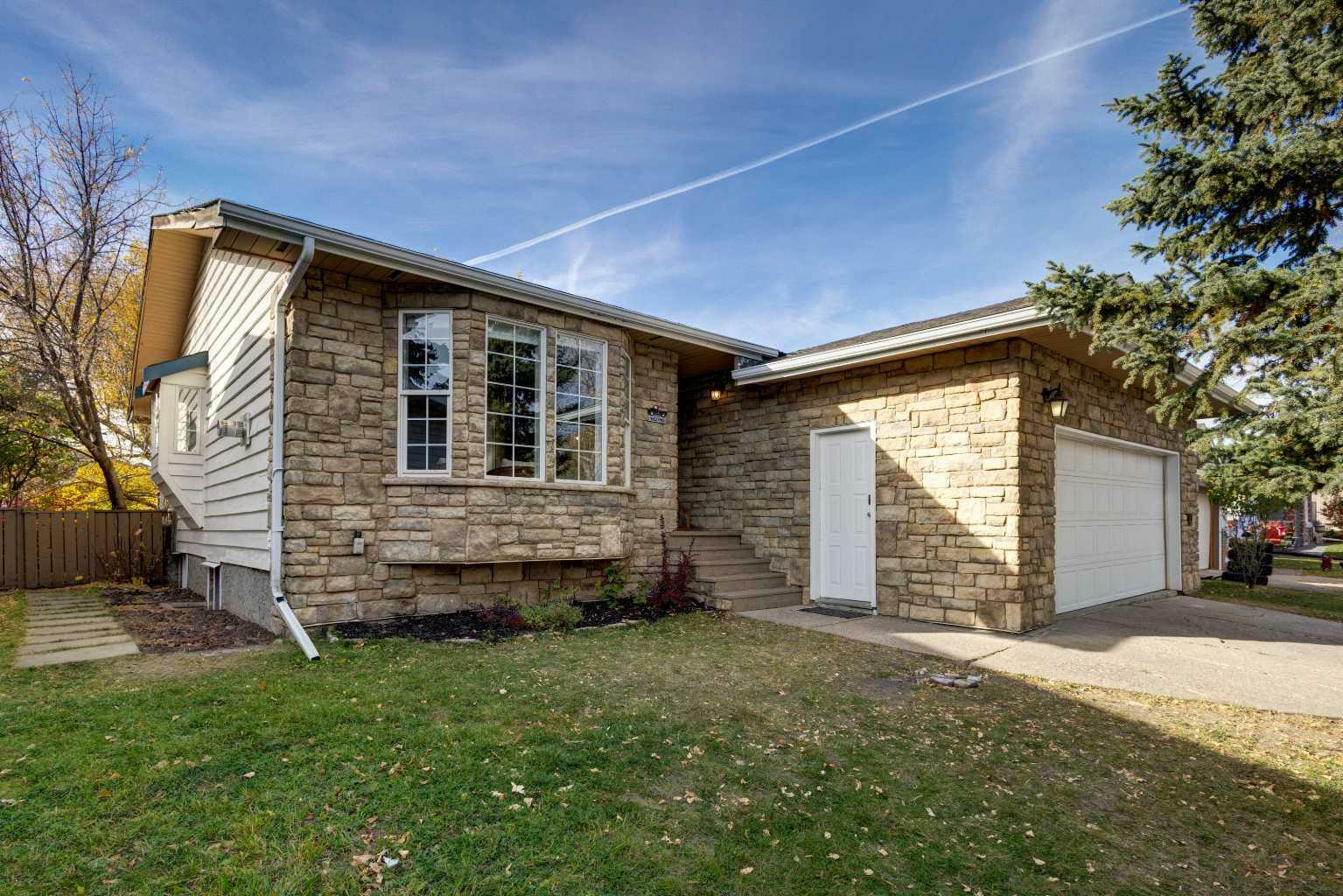 Property Photo:  107 Carr Crescent  AB T1S 1E2 