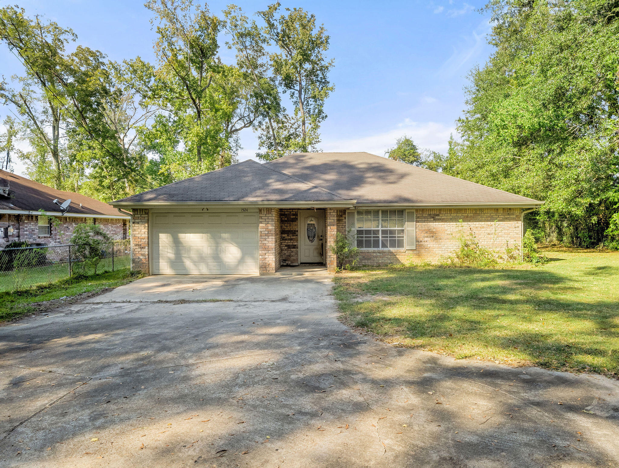 Property Photo: 1524 Maple St LA 70659