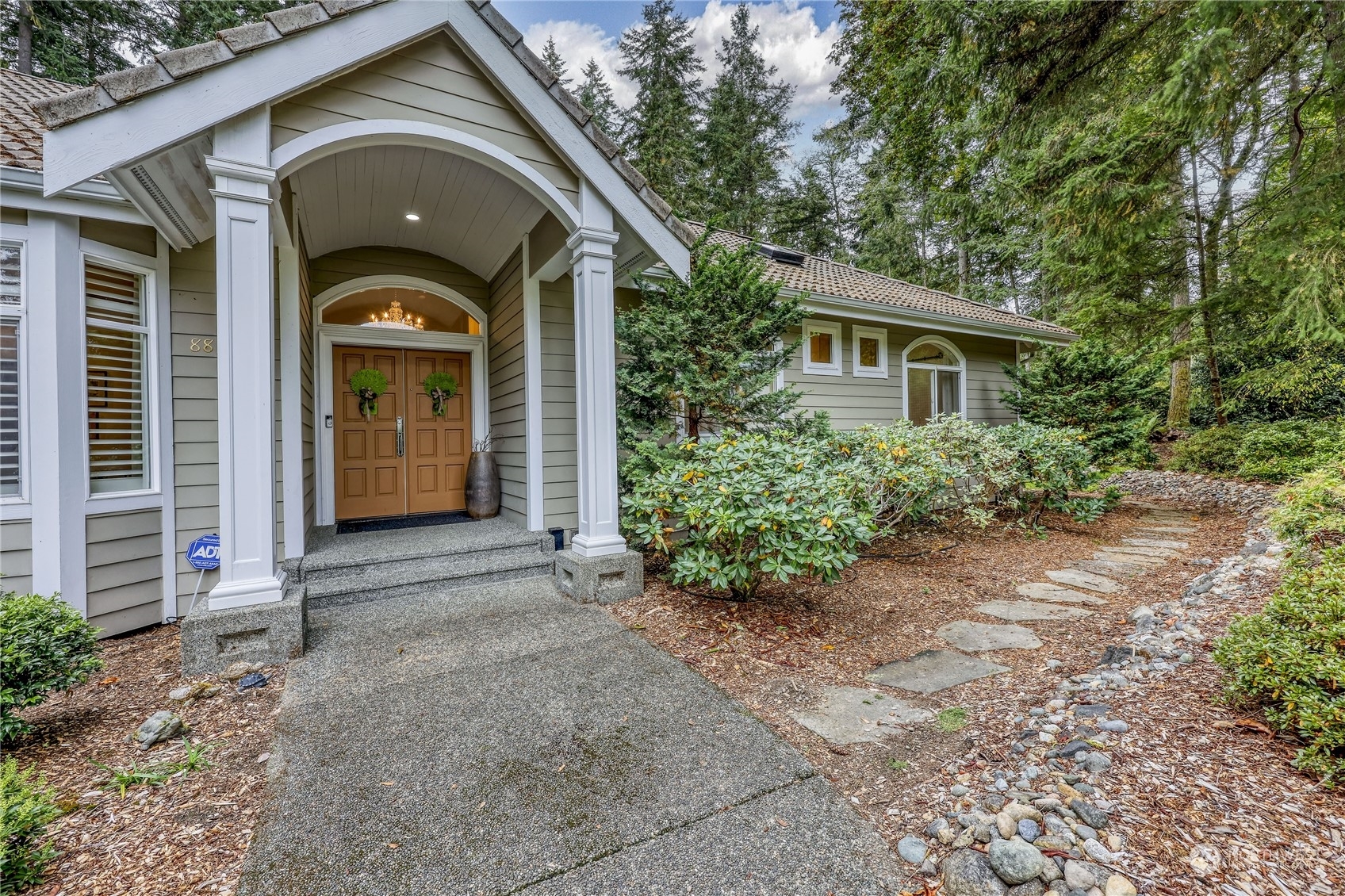 Property Photo: 8821 Hudson Court NE WA 98110