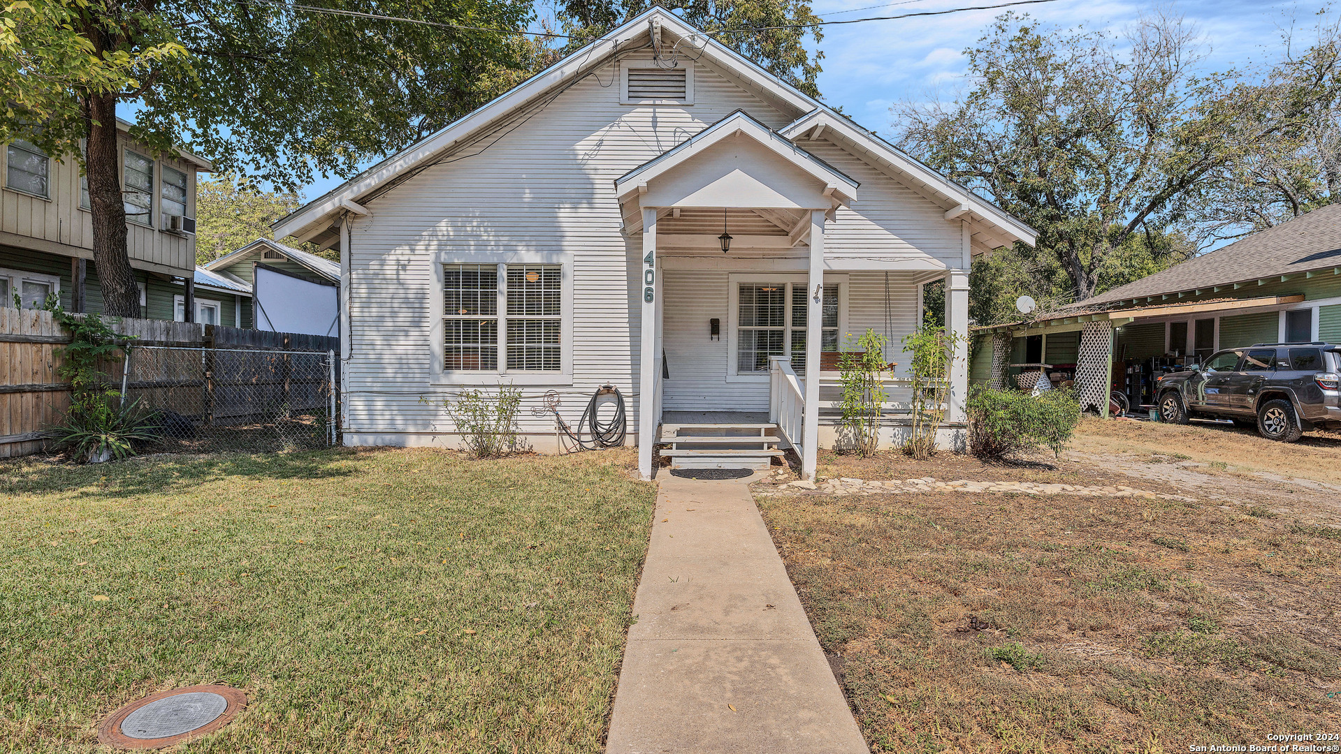 Property Photo:  406 Bismark St  TX 78155 