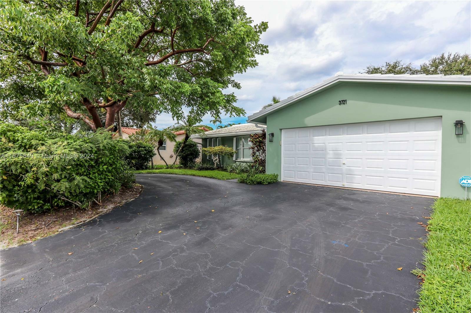 Property Photo:  3721 Thomas St  FL 33021 