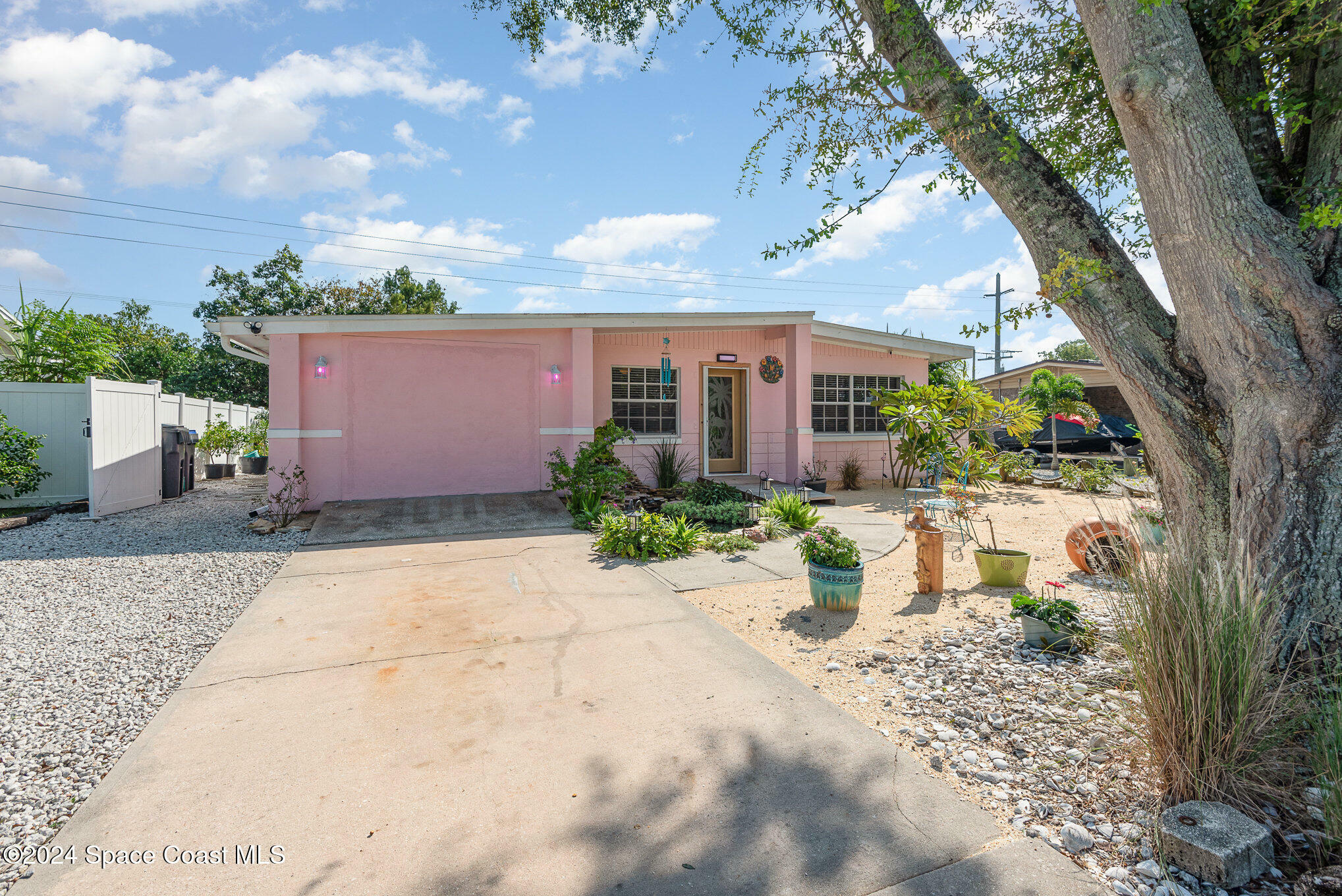 Property Photo:  121 Fern Avenue  FL 32796 