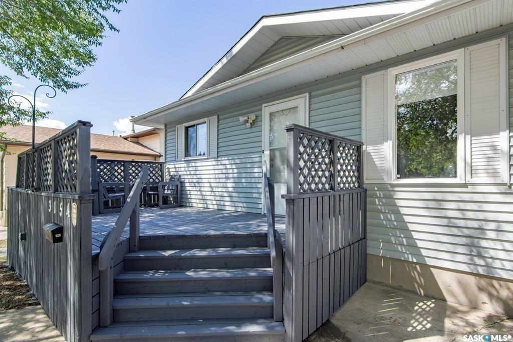 Property Photo:  3154 33rd Street W  SK S7L 6V5 