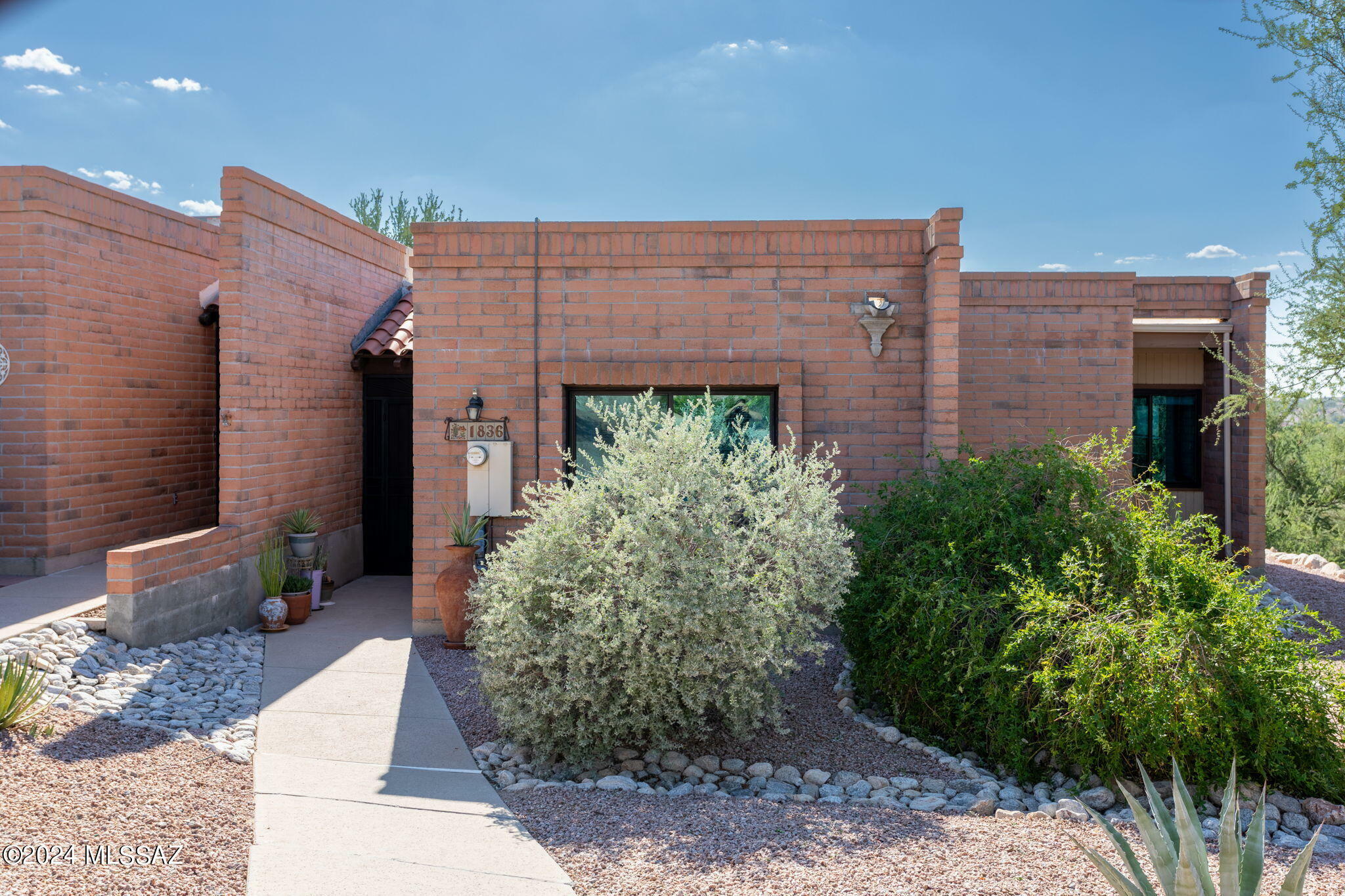 Property Photo:  1836 W Dalehaven Circle  AZ 85704 