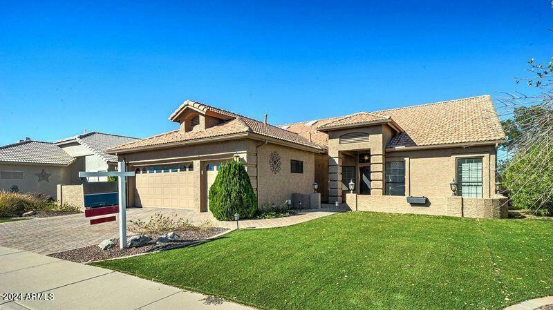 Property Photo:  420 W Cherrywood Drive  AZ 85248 