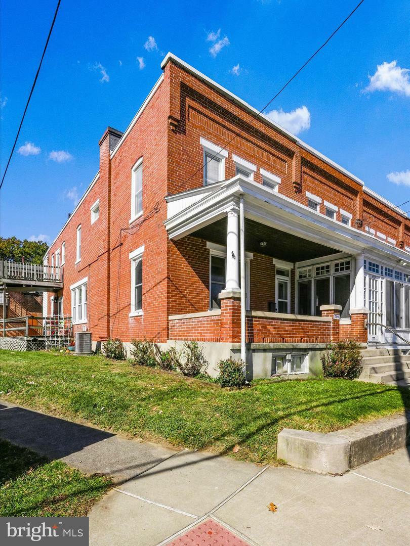 Property Photo:  700 N Pine Street  PA 17603 