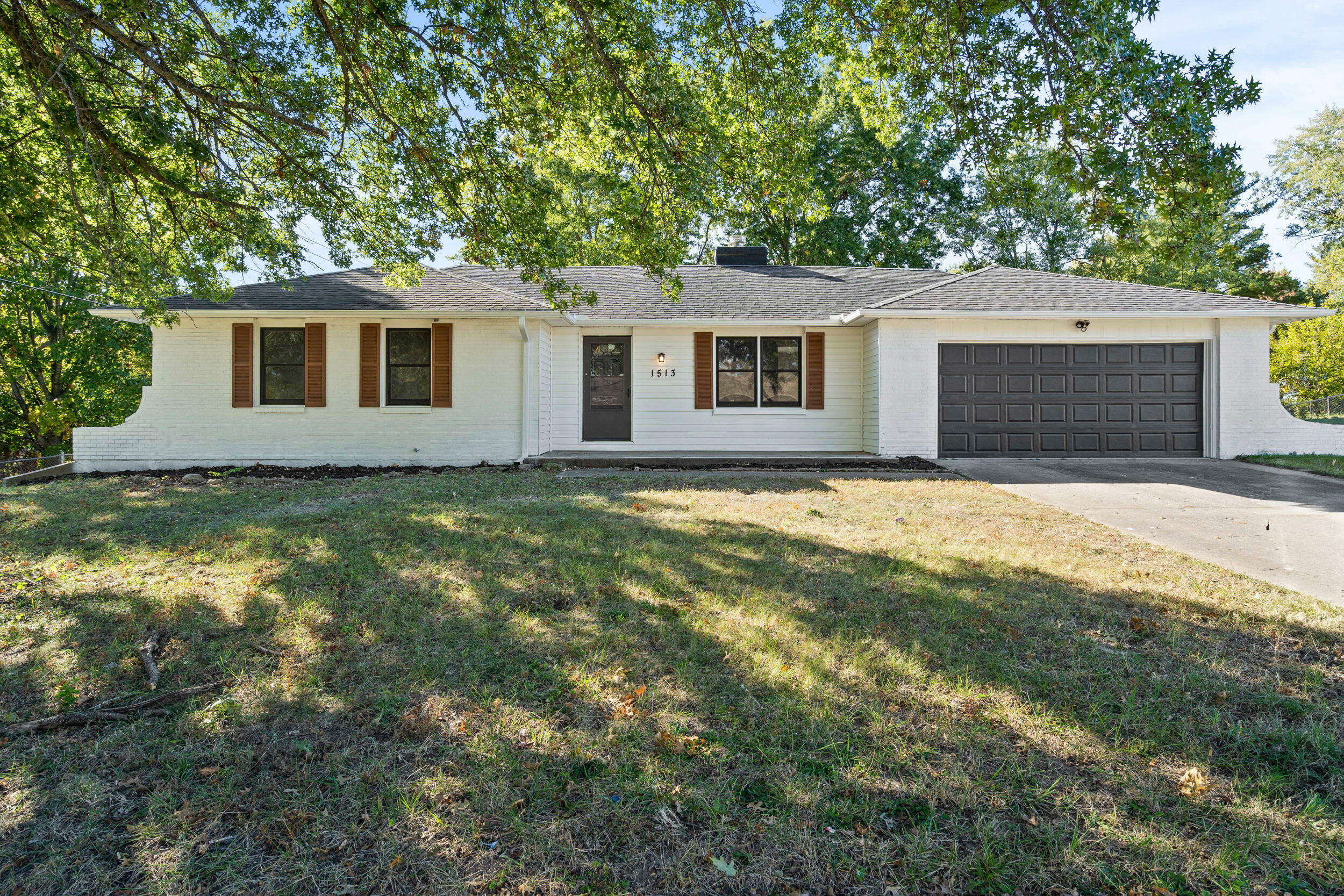 Property Photo:  1513 S Waterford Dr  MO 65203 