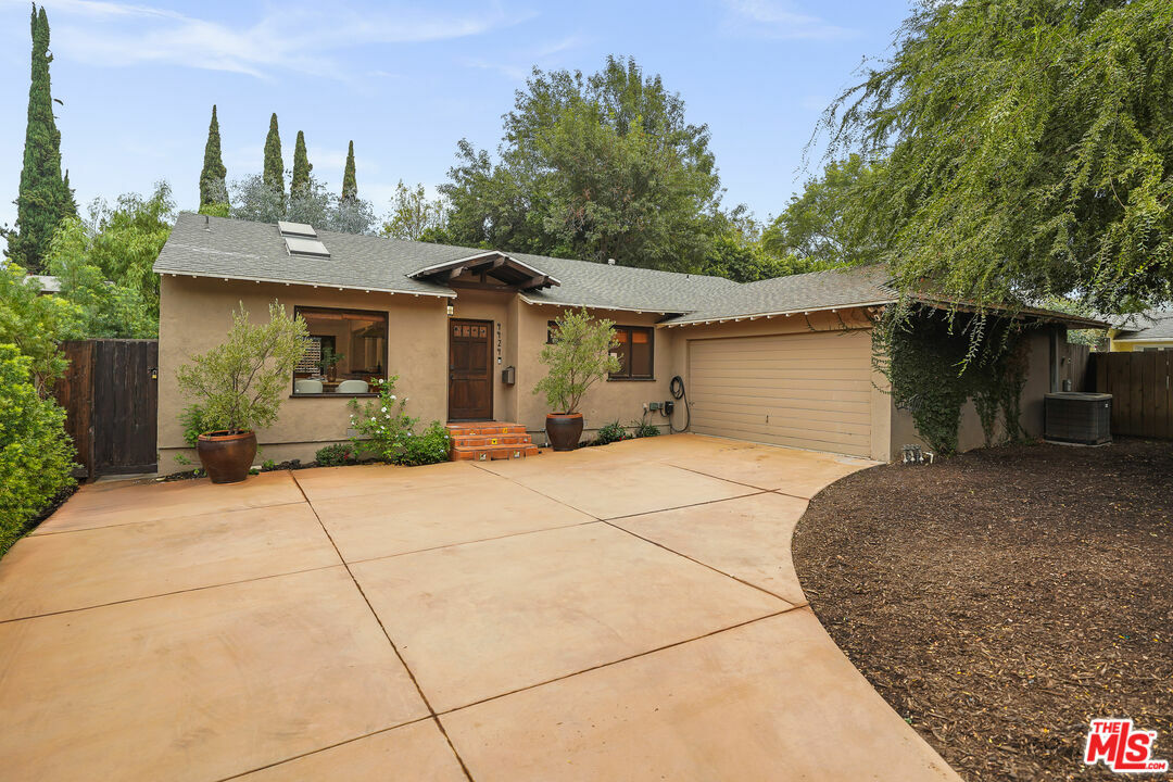 Property Photo:  4424 Kester Ave  CA 91403 