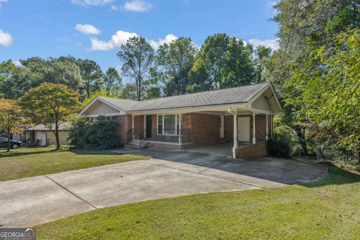 Property Photo:  690 Rosedale Drive SE  GA 30082 