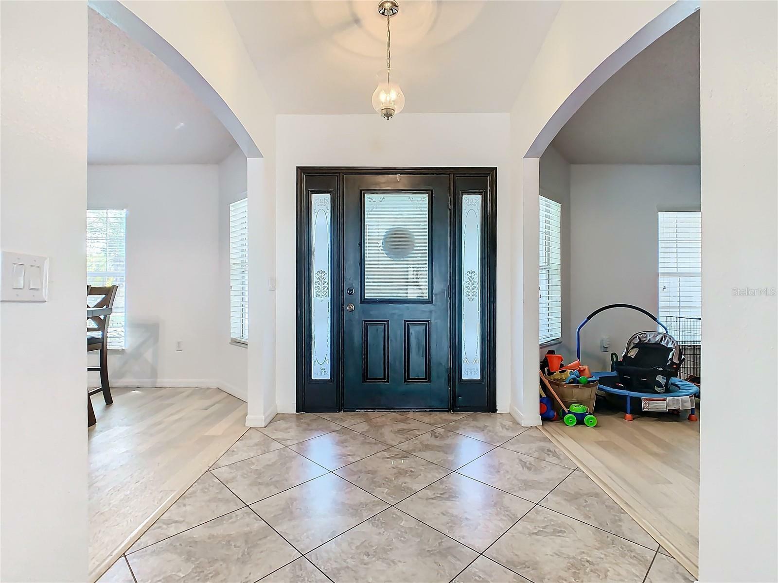 Property Photo:  104 Sanderling Drive  FL 33881 