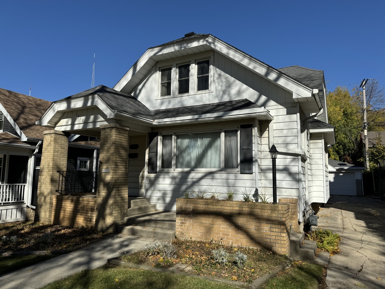 Property Photo:  1518 E Beverly Rd  WI 53211 