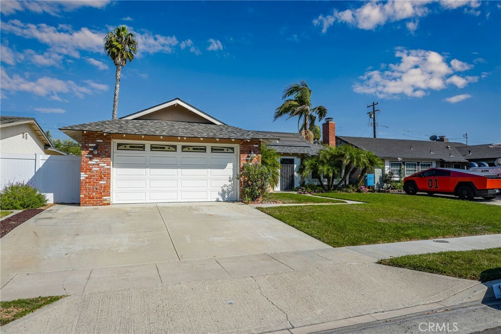 Property Photo:  15232 Nottingham Lane  CA 92647 