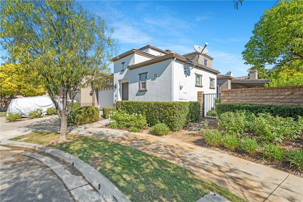 Property Photo:  23706 Cottonwood Court  CA 91354 