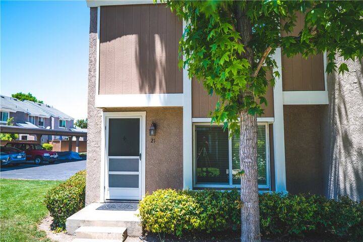 Property Photo: 21 Hollowglen 43 CA 92604