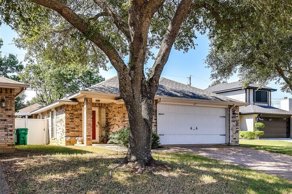 Property Photo:  617 Alabaster Place  TX 75104 