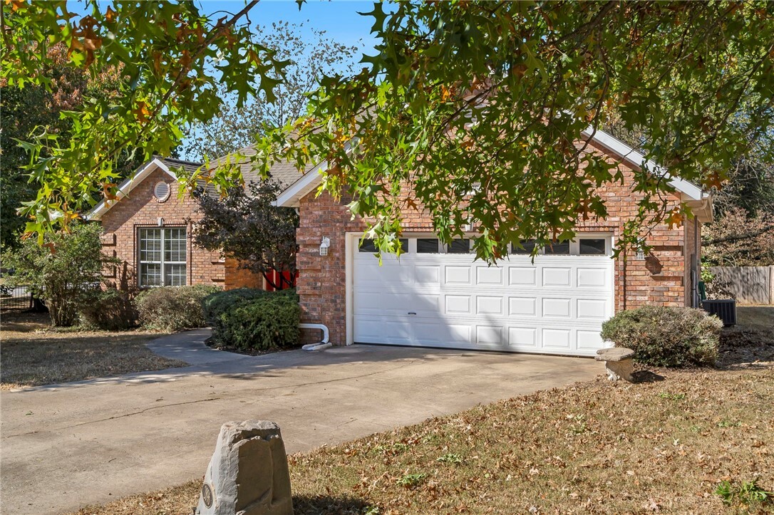 Property Photo:  2896 N Quail Creek Drive  AR 72703 