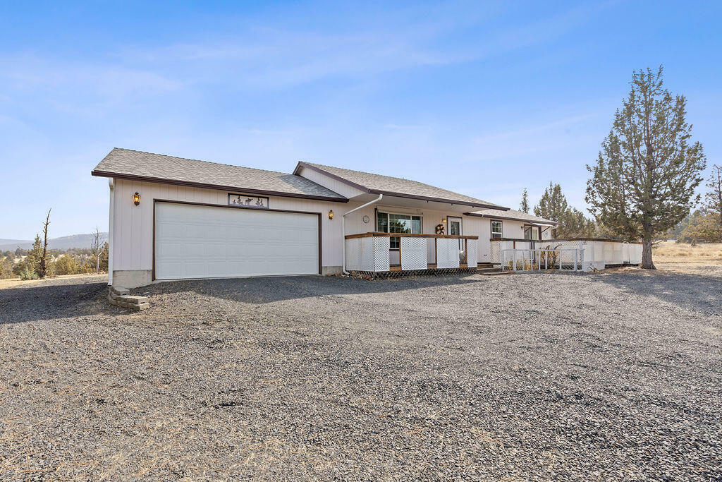 Property Photo:  5660 SE Jerry Drive  OR 97754 