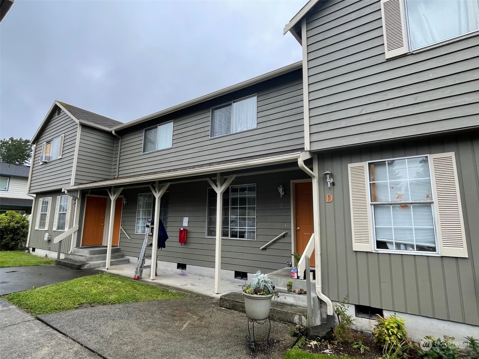 Property Photo:  15618 Admiralty Way  WA 98003 