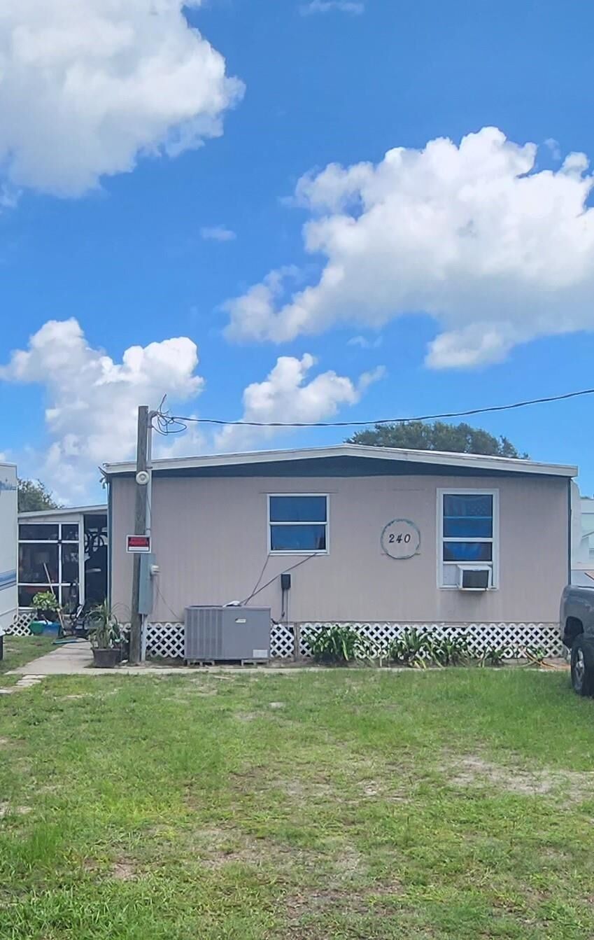 Property Photo: 240 Desoto Rd FL 32080