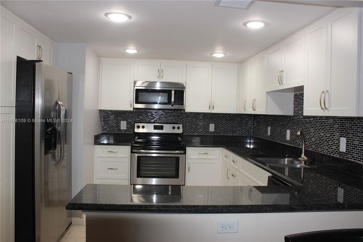 Property Photo:  2800 N Ocean Dr B3b  FL 33404 