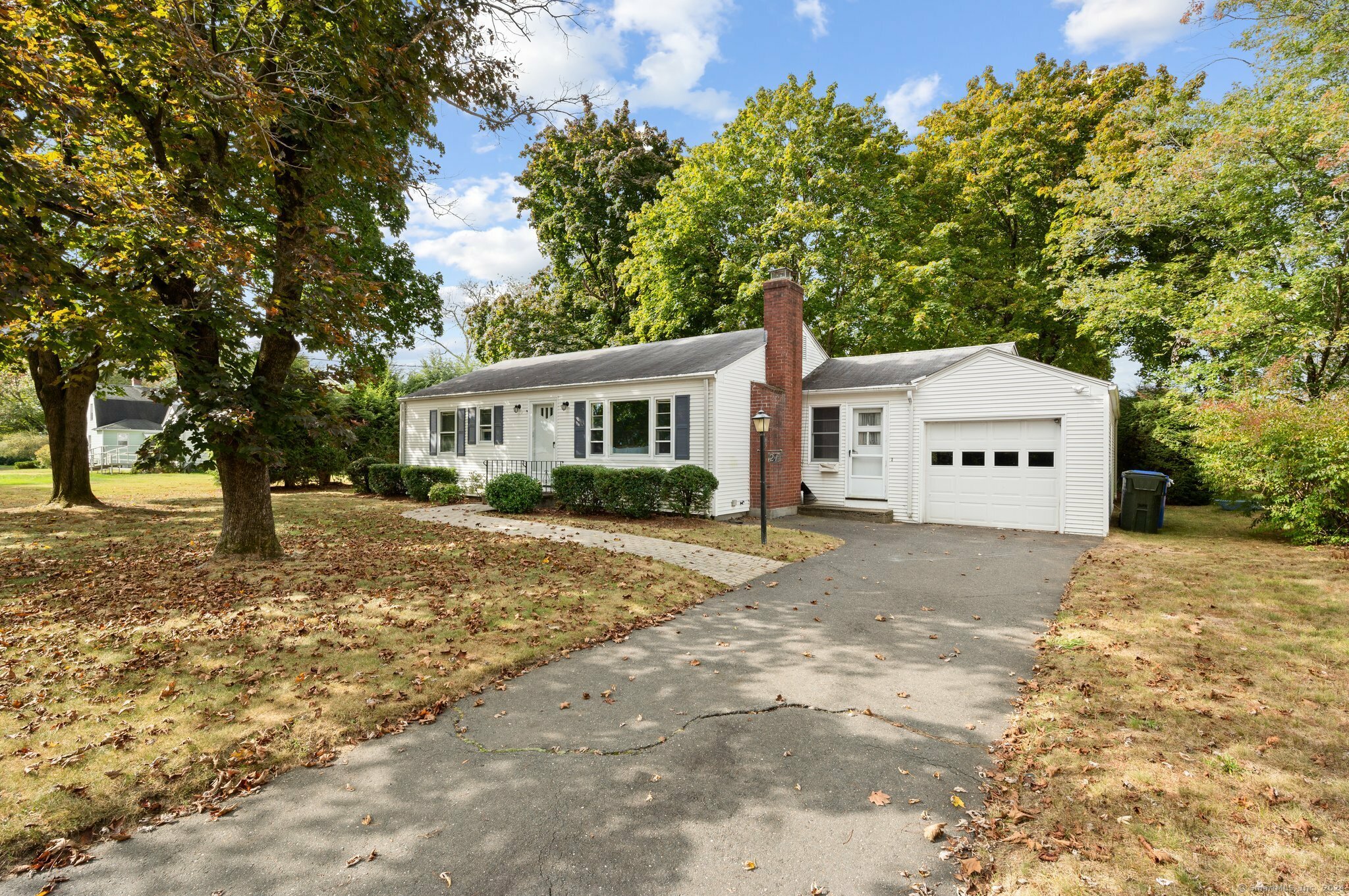 Property Photo:  21 Davis Road  CT 06118 