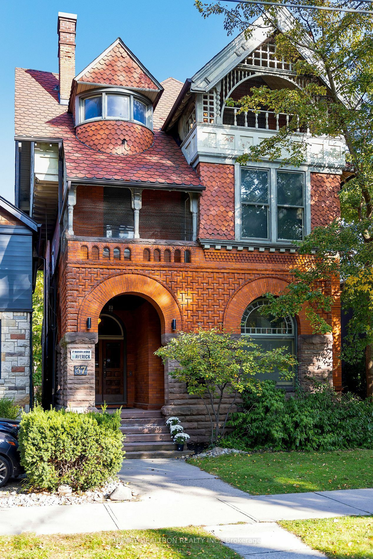 Property Photo:  37 Madison Ave  ON M5R 2S2 