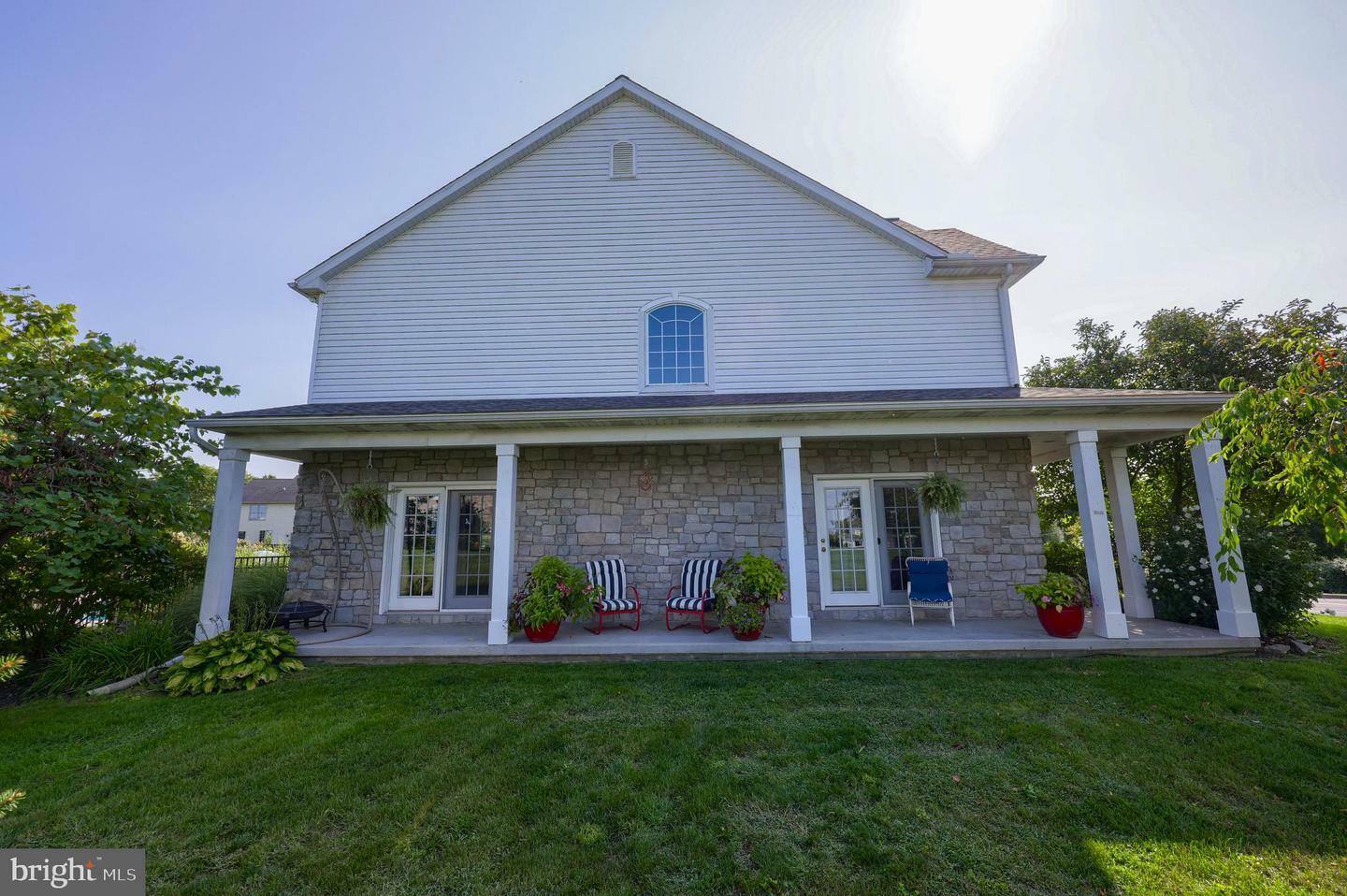 Property Photo:  1860 Windy Hill Road  PA 17602 