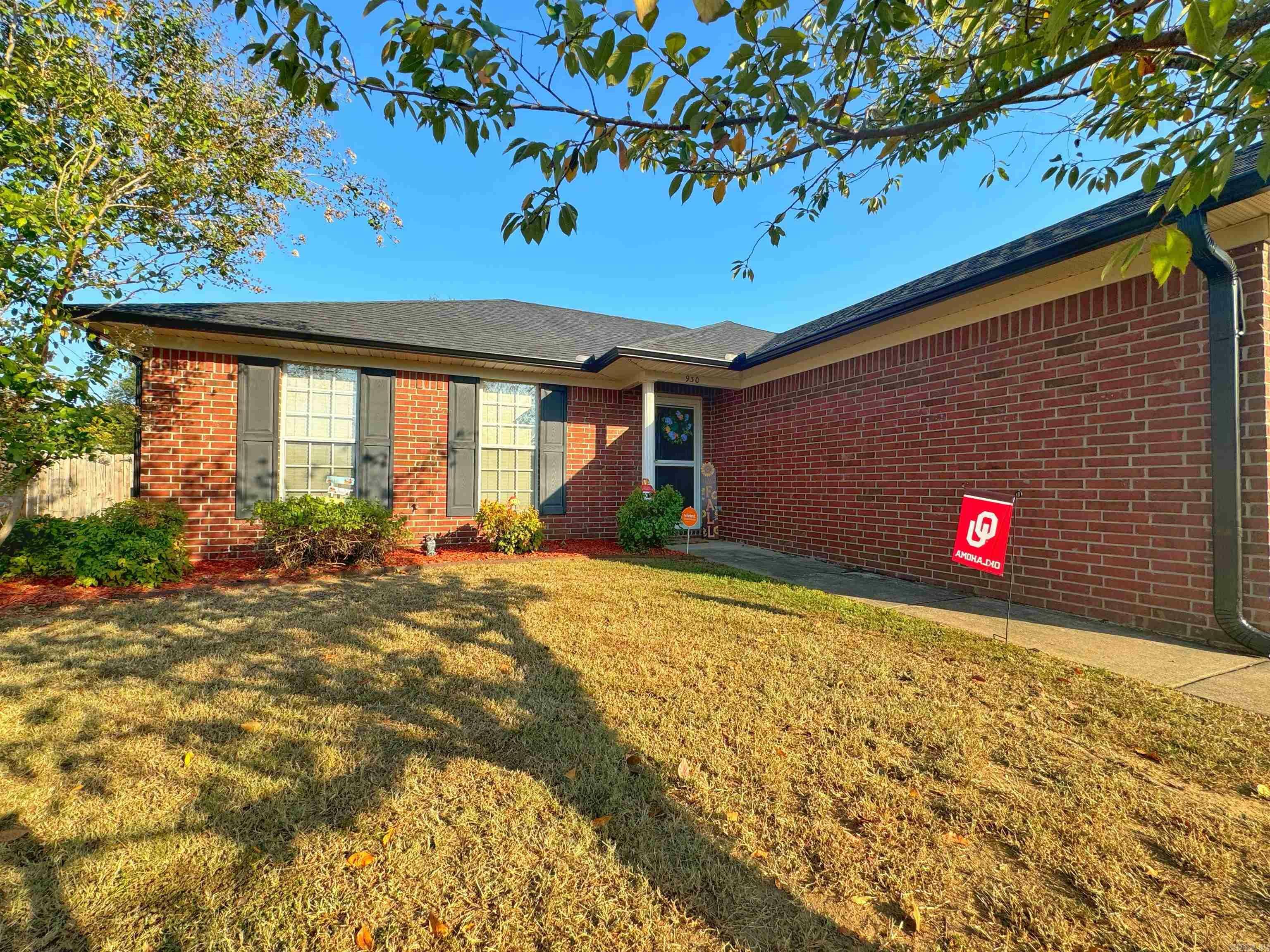 Property Photo:  930 Brownstone Drive  AR 72034 