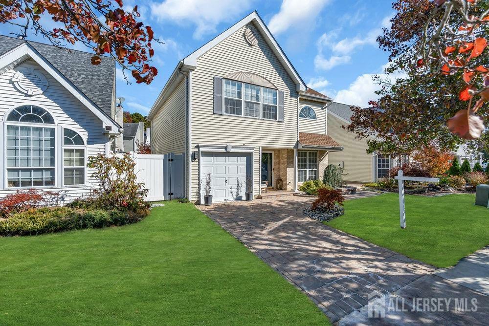 Property Photo:  43 Tall Oaks Court  NJ 08857 