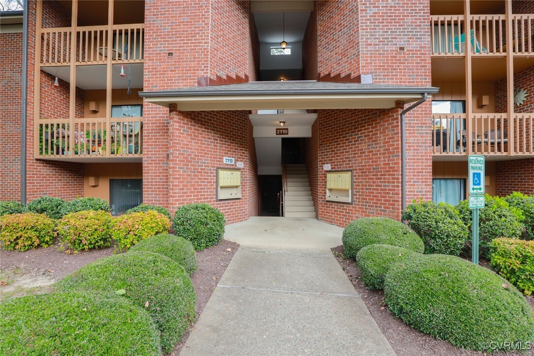 Property Photo:  2110 Turtle Creek Drive 6  VA 23233 