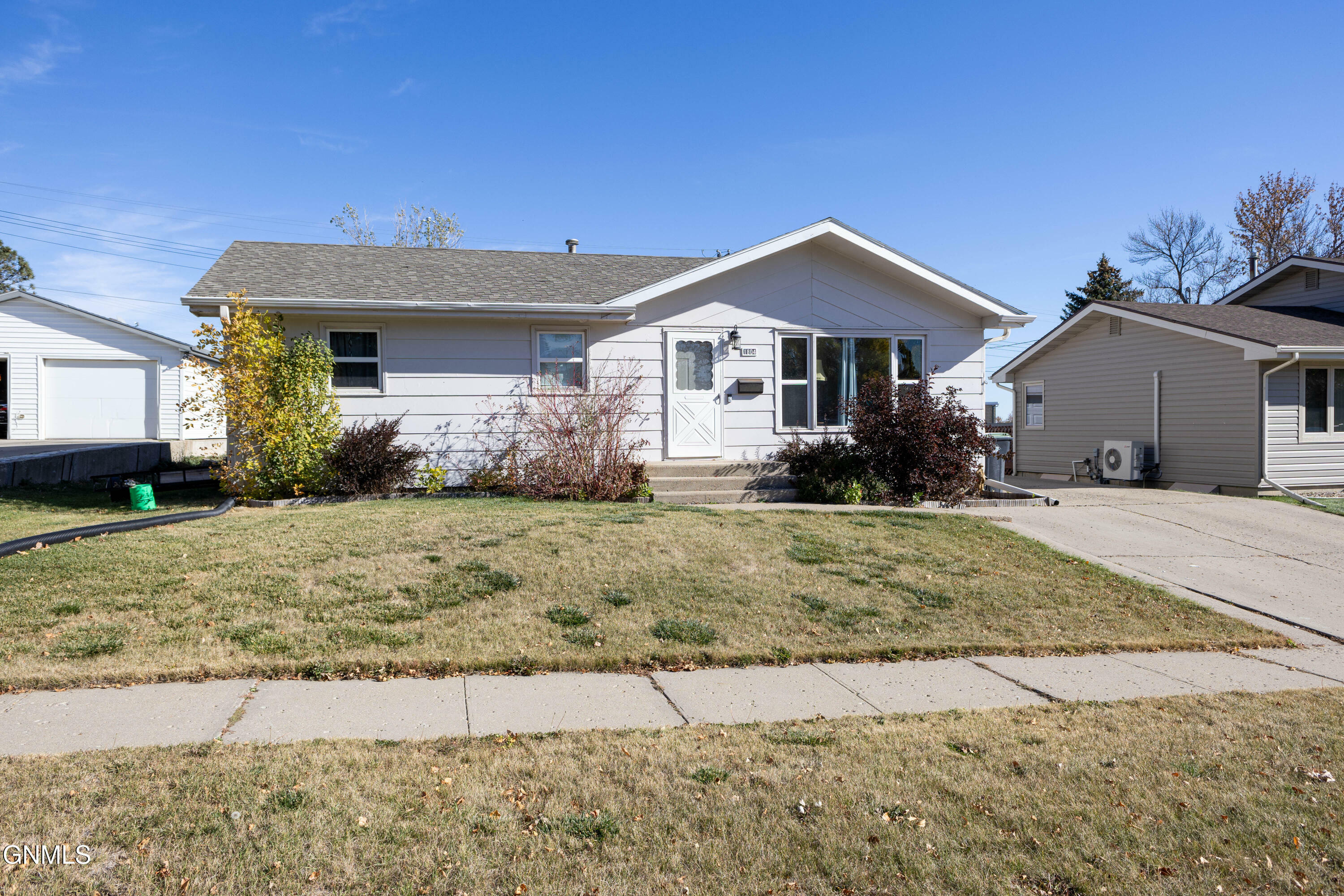 Property Photo:  1804 6th Avenue NW  ND 58554 