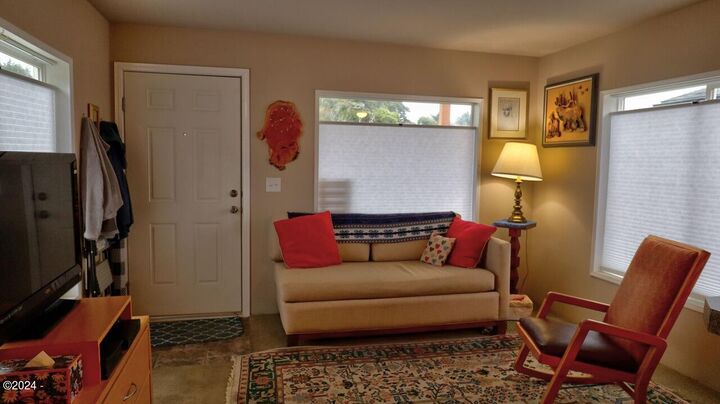 Property Photo:  392 NW 3rd Street #12  OR 97365 