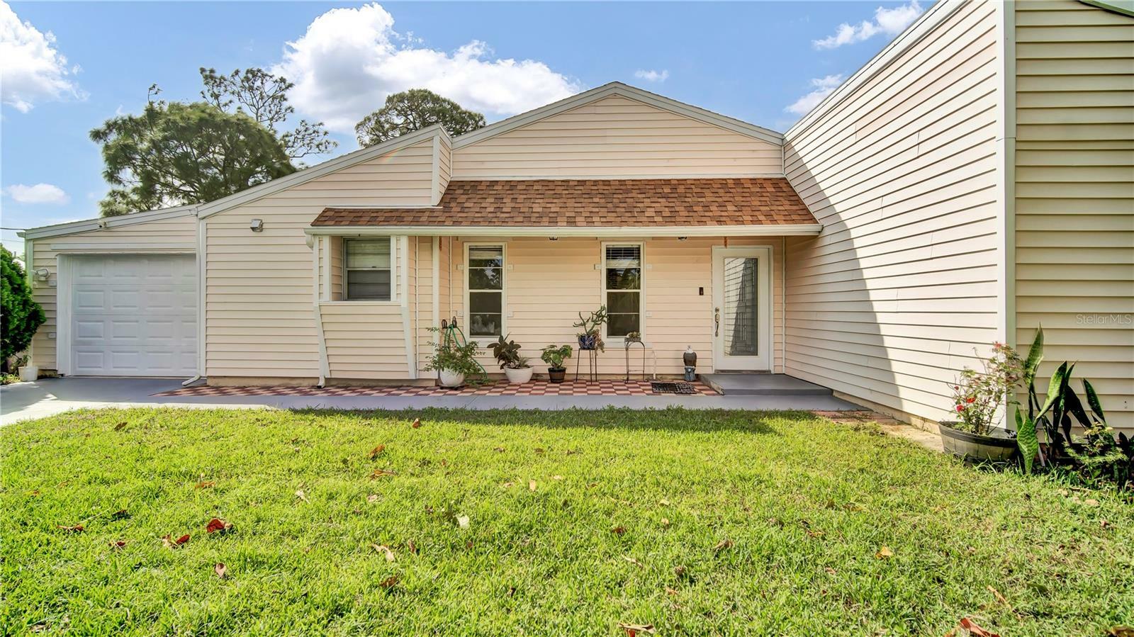 Property Photo:  112 SW Crescent Avenue  FL 34984 