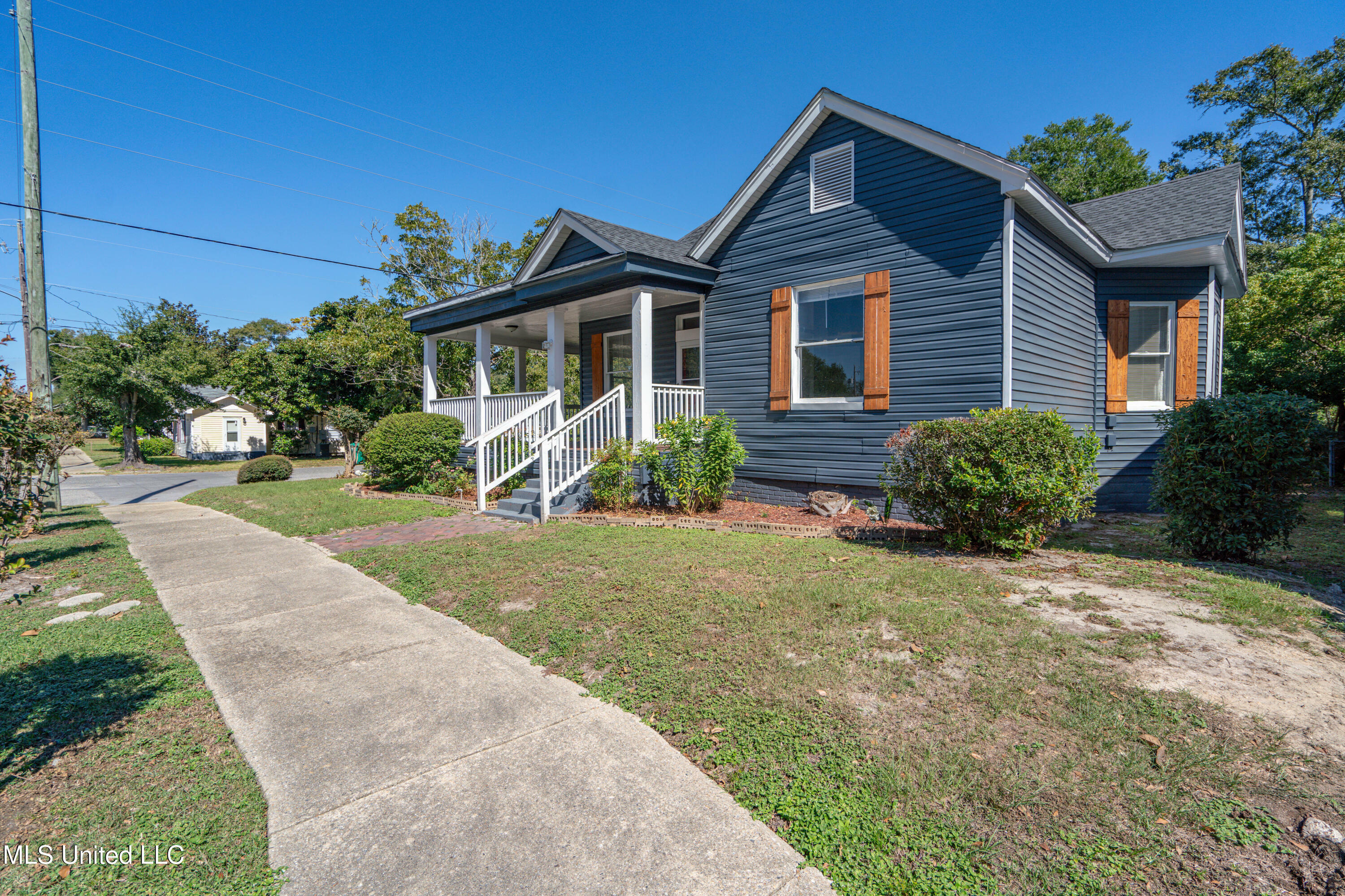 Property Photo:  1820 19th Avenue  MS 39501 